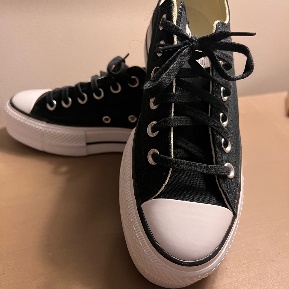 Brand new Converse! Never worn!!